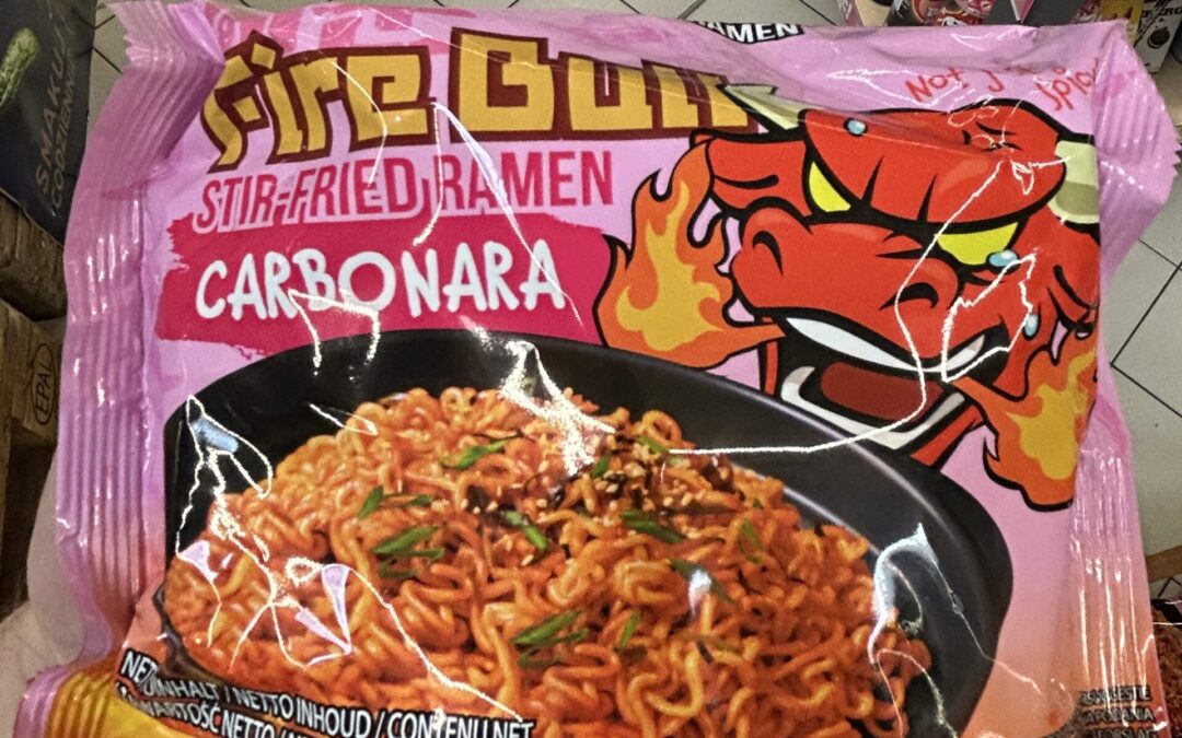 Opakowanie Fire Bull Carbonara z charakterystycznym designem przedstawiającym byka i płomienie - ostrzeżenie o ekstremalnej ostrości dania